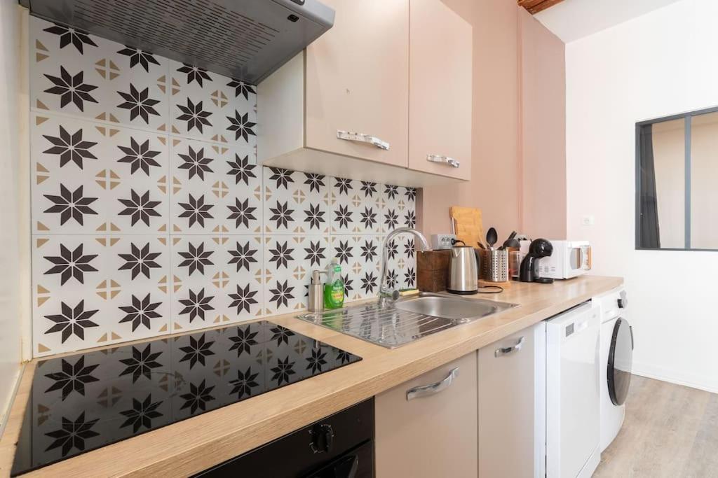 Le Petit Carnot Apartment Турню Екстериор снимка